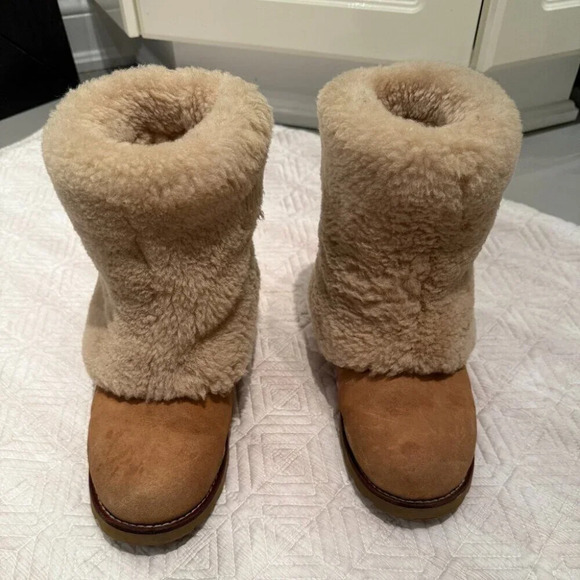 UGGS Size 7 - Picture 2 of 8